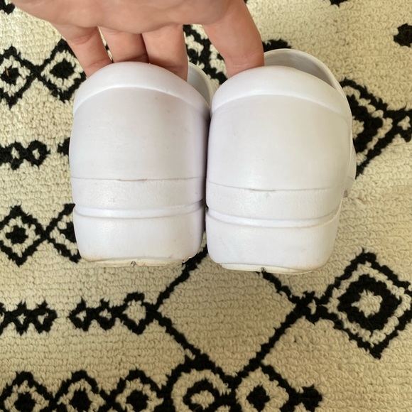 Nurse Clogs - Picture 2 of 3